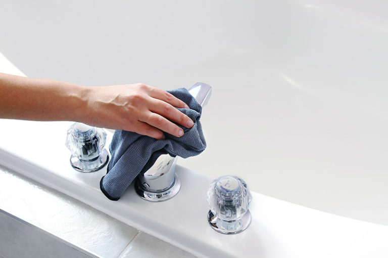 How to Clean a Bathtub Without Harsh Chemicals